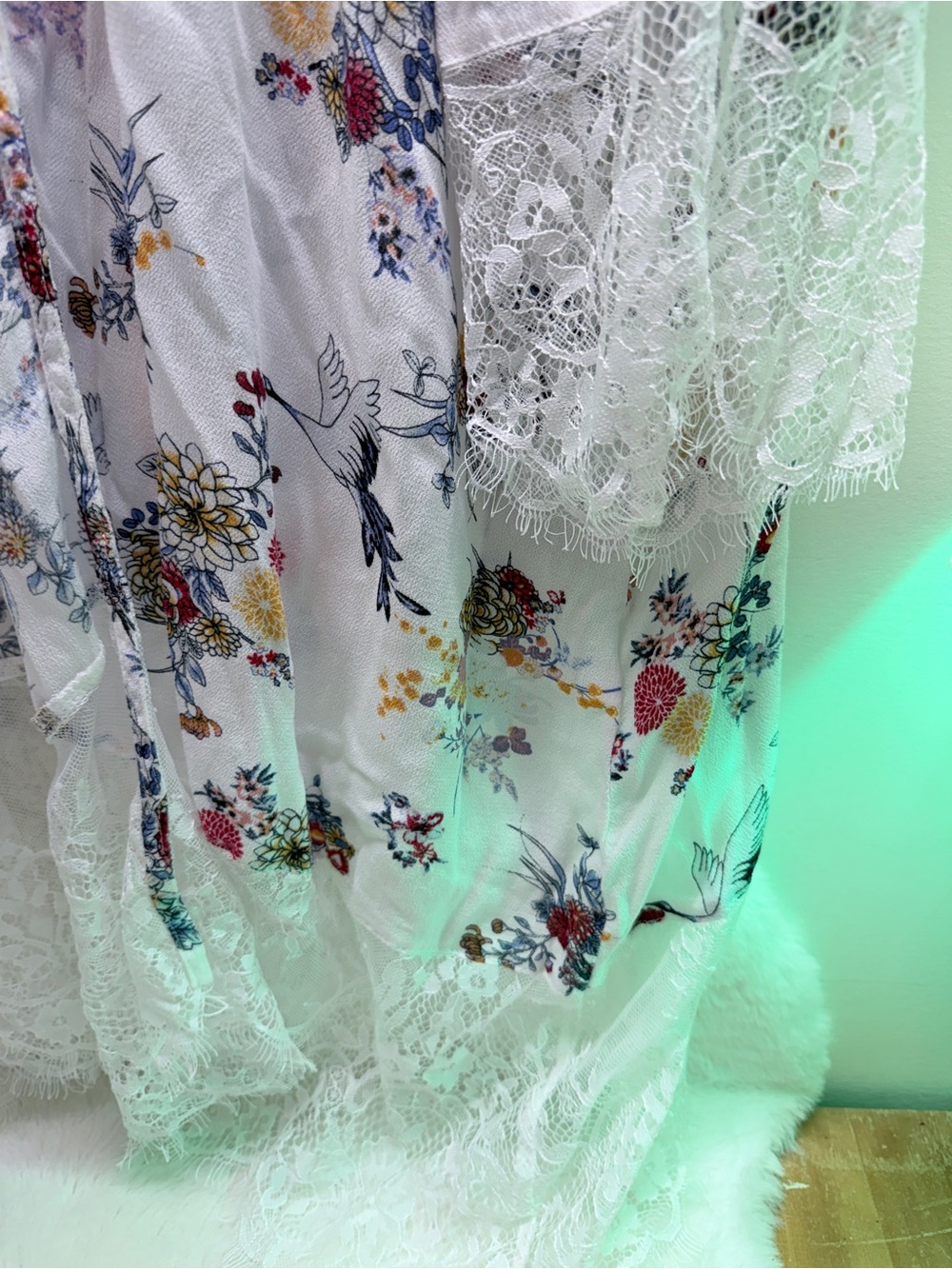 White Beach Cover Up Floral Lace Trim Kimono Style Light Weight Beach Wear 🏖️ - Picture 2 of 5